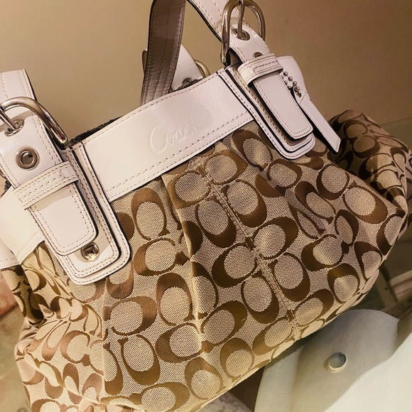 Coach - Picture 4 of 6